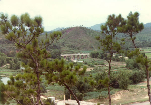 Railway Bridge (火車橋) photographed by Gene in 1985